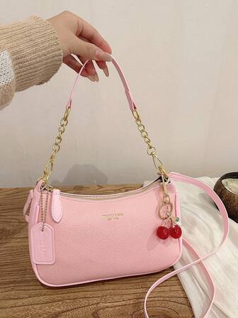 Ny modeklassisk mångsidig bokstavsgrafikdekor enfärgad vattentät PU-tyg axelväska, halvmåneväska, underarmsväska, lämplig för shopping, kan bäras crossbody. Dekorerad med körsbärshänge, halvmåneväska för sommaren, lämplig för strandsemester, skolstartssäsongen, plånbok för kvinnor.