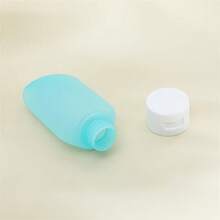 4个60毫升彩色可重复灌装旅行瓶，适用于乳液、洗发水和沐浴露，非常适合旅行，可重复使用的便携容器，旅行必备品，个人护理用品，符合随身携带标准，防漏，方便露营、户外活动、徒步旅行、酒店住宿、化妆品收纳、浴室用品，女士礼物 - 彩色 - 查看 7