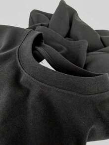 Estrella grande de cinco puntas en color negro que simboliza fuerza unidad y amor compartido perfecta para parejas que desean expresar conexión profunda y armonía camiseta de hombre suave 100% algodón 220g ideal para uso diario y ocasiones especiales - Negro - Ver 5