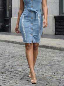 Women's Button Up Sleeveless Denim Dress - Snatched Tie Waist Mini Dress - Soho Aesthetic Streetwear Summer Essentials - 淺色水洗藍 - 查看 3