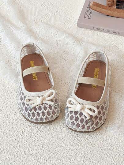 1 Pair Girls' Mesh Embroidered Heart & Diamond Lattice Design Flat Hollow Slip-On Shoes, Cute Princess Style, Fashion, Soft & Lightweight, Round Toe, Hook And Loop Closure, Matching Mom's Size, Suitable For 2-14 Years Old Girls, All Seasons, Party, Holiday