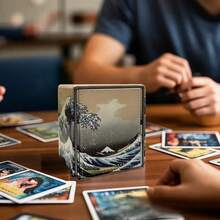 可容纳100张以上单层卡套的MTG卡盒，磁扣闭合，PU皮革材质，适用于TCG/CCG卡牌收纳 - 彩色 - 查看 8