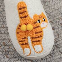 1 Pair Cute Animal Pet Cat Plush Slippers, Creative 3D Orange Cat Pattern Embroidered Warm Comfortable Thick Knitted Slip-On House Slippers For Men And Women, Best Gift For Pet Owners, Shoe, Spring Summer Picks, Brides Maid Gifts, Room, Bedroom Decor, Bedroom Decor, Beach, Travel, For Men, For Women, Vacation,Women's Day,Travel Essentials,Wedding Favours,Y2k,Bedroom,Car Accessories Women,Kitchen Decor,Cute Stuff - White - View 4