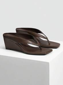 Athlefit Women's Low Wedge Sandals  Dressy Square Open Toe Summer Beach Flip Flops Thong Heeled Sandals - 棕色 - 查看 2