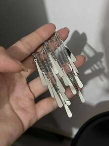 一对优雅个性化水滴流苏链心形耳钉，女士耳环，适合日常休闲、情人节、度假、节日佩戴，也是送给女性的礼物、珠宝首饰和闺蜜的理想之选。 - 銀色 - 查看 2