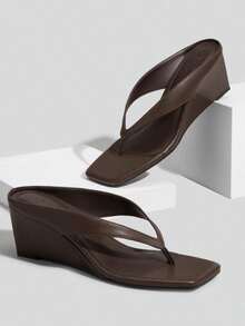 Athlefit Women's Low Wedge Sandals Square Toe Flip Flops Dressy Thong Heels Open Toe Summer Beach Sandals - 棕色 - 查看 6