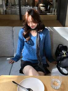 V领麻花针织长袖毛衣