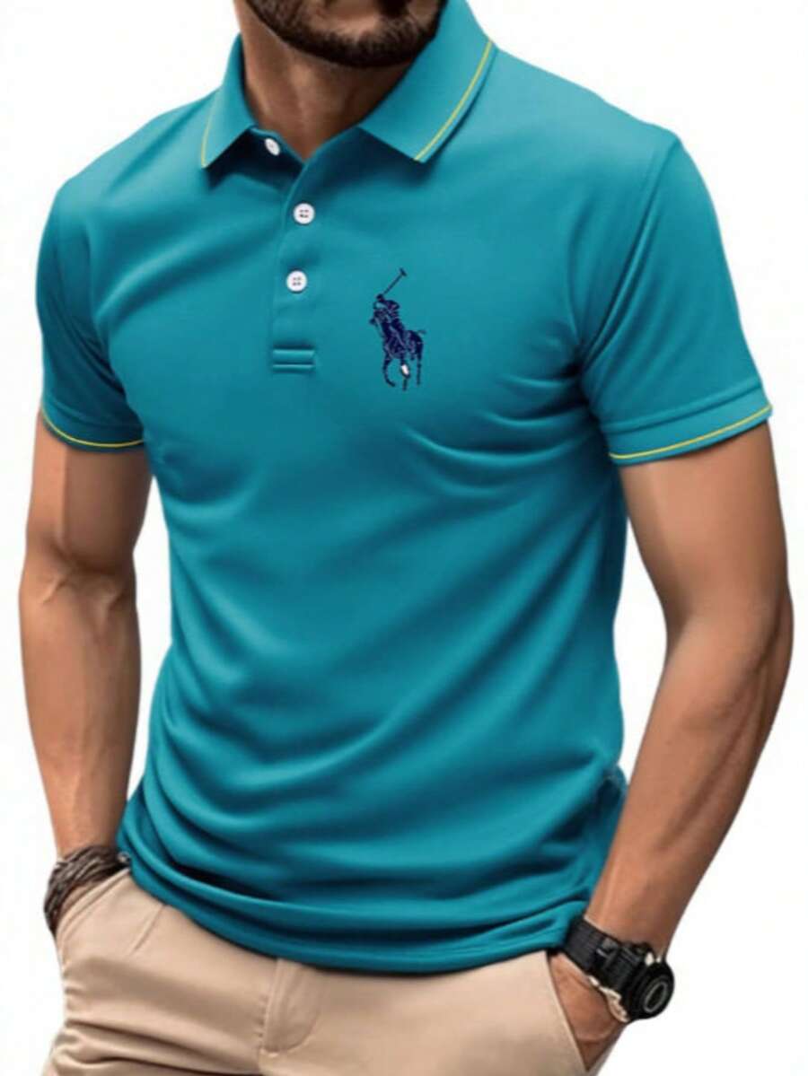 Men's Summer Short-Sleeved Golf Polo POLO Shirt, With Yellow Edges On The Collar And Cuffs, And A Classic Polo Riding Pattern On The Chest. The Simple Design Incorporates Classic Brand Elements. The Polyester Fabric Is Comfortable And Wrinkle-Resistant, Suitable For Daily Leisure And Light Business Scenes, Showing Men's Neat And Fashionable Temperament. - 藍色 - 查看 1