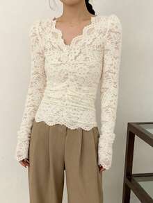 Rikumo Áo kiểu ren cổ chữ V màu trơn dành cho nữ, áo croptop ôm dáng xếp ly độc đáo (họa tiết ngẫu nhiên) mùa xuân - Màu be - Xem 8