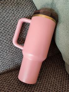 STANLEYo 40oz QUENCHERs Protour Flip Straw Tumbler. Cashmere, Rose Quartz, Black Fade. Double-Wall Vacuum Insulation. Textured Comfort-Grip Handle. Can Be Used For Outdoor Sports, Heat Preservation Time Cold And Hot Water. Can Be Insulated, Exquisite Workmanship, Frozen Drinks, Beautiful Appearance, Suitable For Camping, Work, Indoor Use. (1183ml) - 40oz/1183ml - View 8