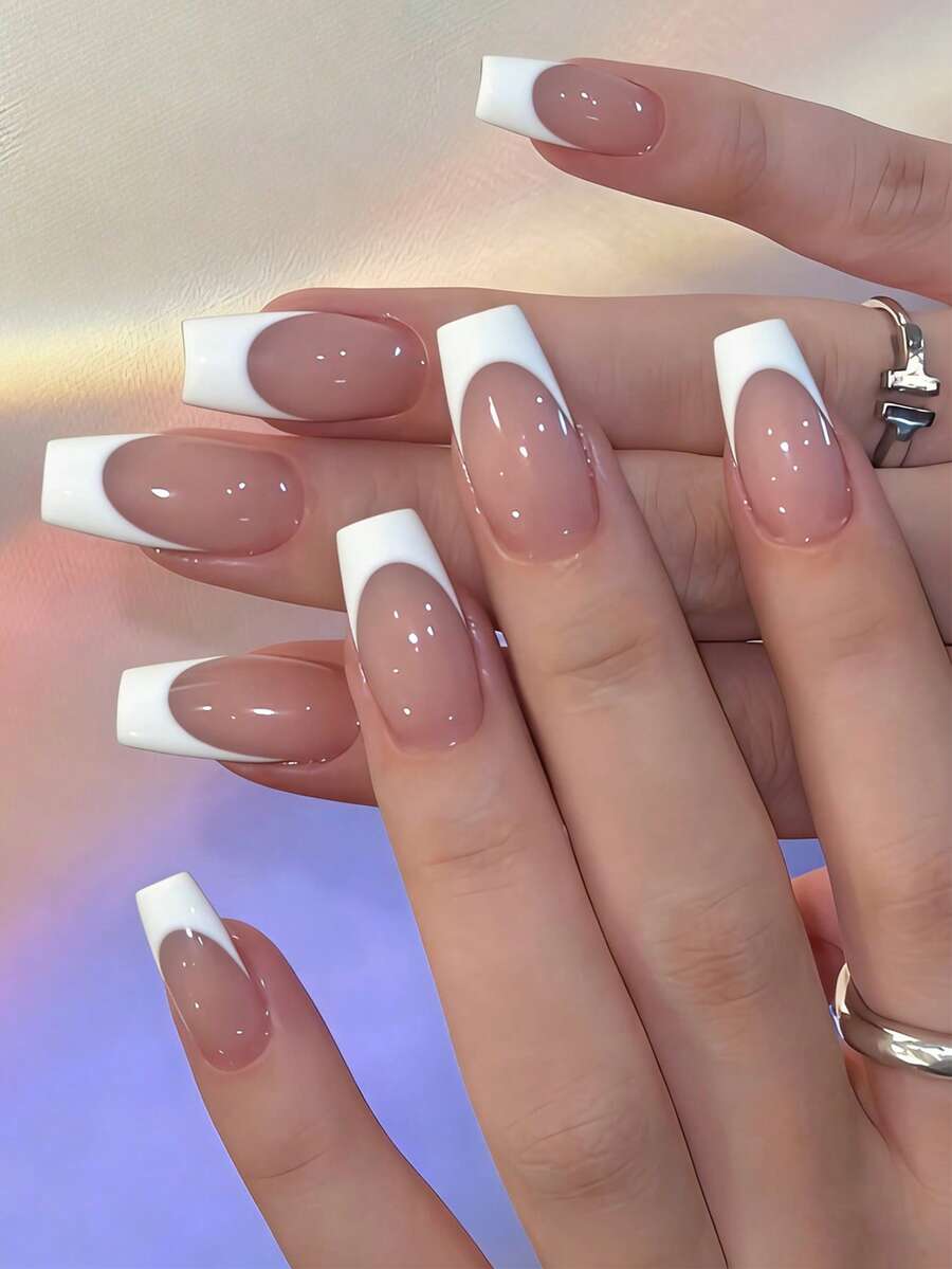 24片中号方形美甲贴片，提升您的时尚感！简约裸粉色底色，云白色宽边设计，经典清新白色条纹图案，全覆盖式假指甲，适合女性和女孩。内含1张贴纸和1条迷你果冻胶条。随机发货。 - 白色 - 查看 1