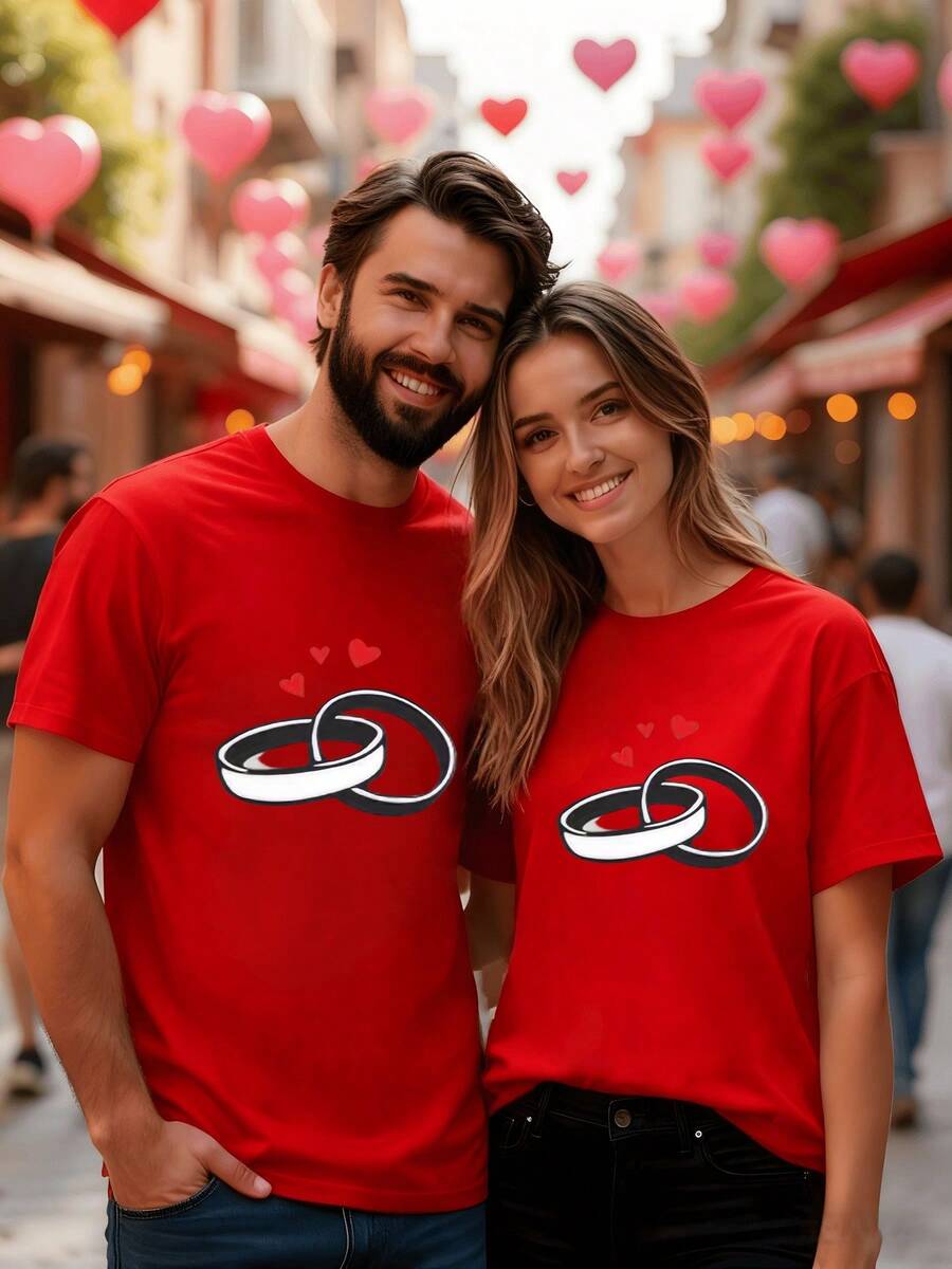 Anillos entrelazados simbolizando compromiso eterno y unión romántica adornados con pequeños corazones rojos camiseta de hombre pareja 100% algodón 220g - Rojo - Ver 1