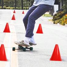 30 Pcs Conos de Entrenamiento Deportivo de 18 cm, 6 Colores Brillantes, Marcadores Multifuncionales para Fútbol, Entrenamiento de Mascotas y Deportes al Aire Libre, Diseño Resistente y Portátil, Ideal para Patinaje, Entrenamientos, Decoración de Pistas y Eventos Deportivos - Multicolor - Ver 8