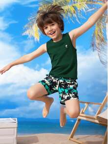 休闲两件套：Tween Boy 树印花无袖 T 恤和弹性腰部夏威夷短裤，适合夏季穿着