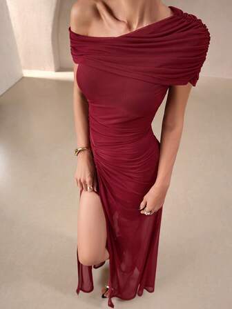 女士优雅性感秋季修身连衣裙 – 露肩领口，翻折褶皱细节，长袖，垂坠廓形，侧开衩下摆，适合约会、夜店、派对、婚礼、生日、乡村音乐会和夜间外出等场合。