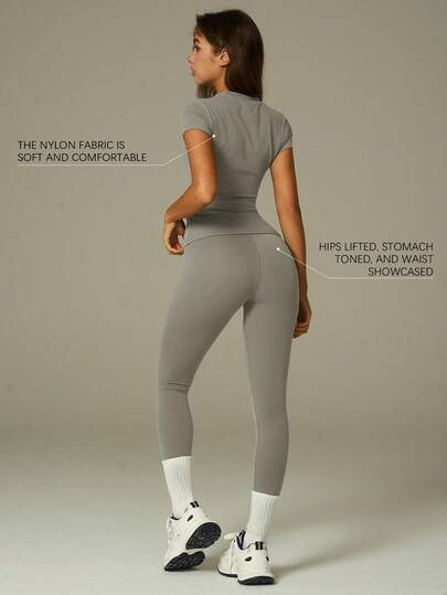 UONNOU Set de 2 piezas de ropa deportiva para mujer, que incluye camiseta de manga corta y pantalones deportivos. Adecuado para deportes y uso casual, con efecto de cintura estilizada y elevación de caderas, se puede usar como ropa interior o exterior, con tela suave y amigable con la piel. Apto para deportes al aire libre, actividades interiores/exteriores, yoga, entrenamiento en el gimnasio, correr, uso diario casual, ir y venir, fiestas, vacaciones y talla grande ocasiones, de moda y versátil.