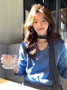 V领麻花针织长袖毛衣