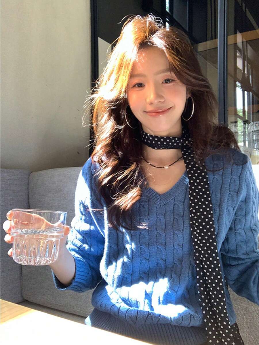 V领麻花针织长袖毛衣