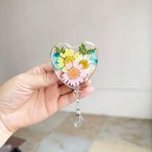 心形干花伸缩式证件夹，旋转鳄鱼夹，适用于医生、护士、工作证件 - 彩色 - 查看 7