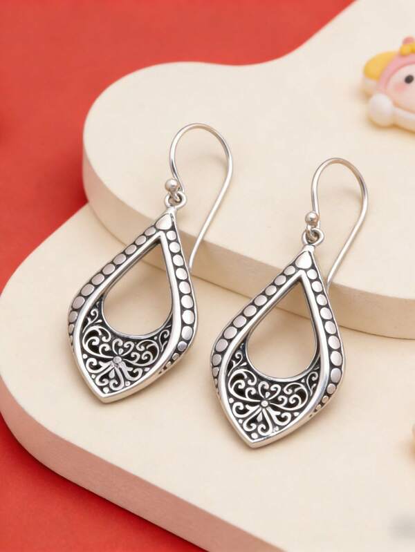 1 Pair Minimalist Vintage Bohemian Style Hollow Carved Metal Earrings