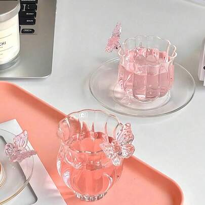 一套粉色3D蝴蝶玻璃茶杯碟，少女风蝴蝶下午茶甜点玻璃杯碟，时尚咖啡拿铁玻璃杯碟套装，适用于甜品店、咖啡馆、餐厅、客厅