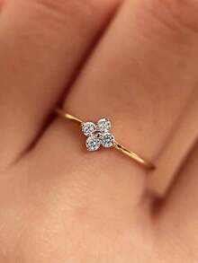 1枚优雅的立方氧化锆四叶草戒指，适合女士日常佩戴，采用铜材质，不易褪色，是理想的礼物之选。 - 金色 - 查看 2
