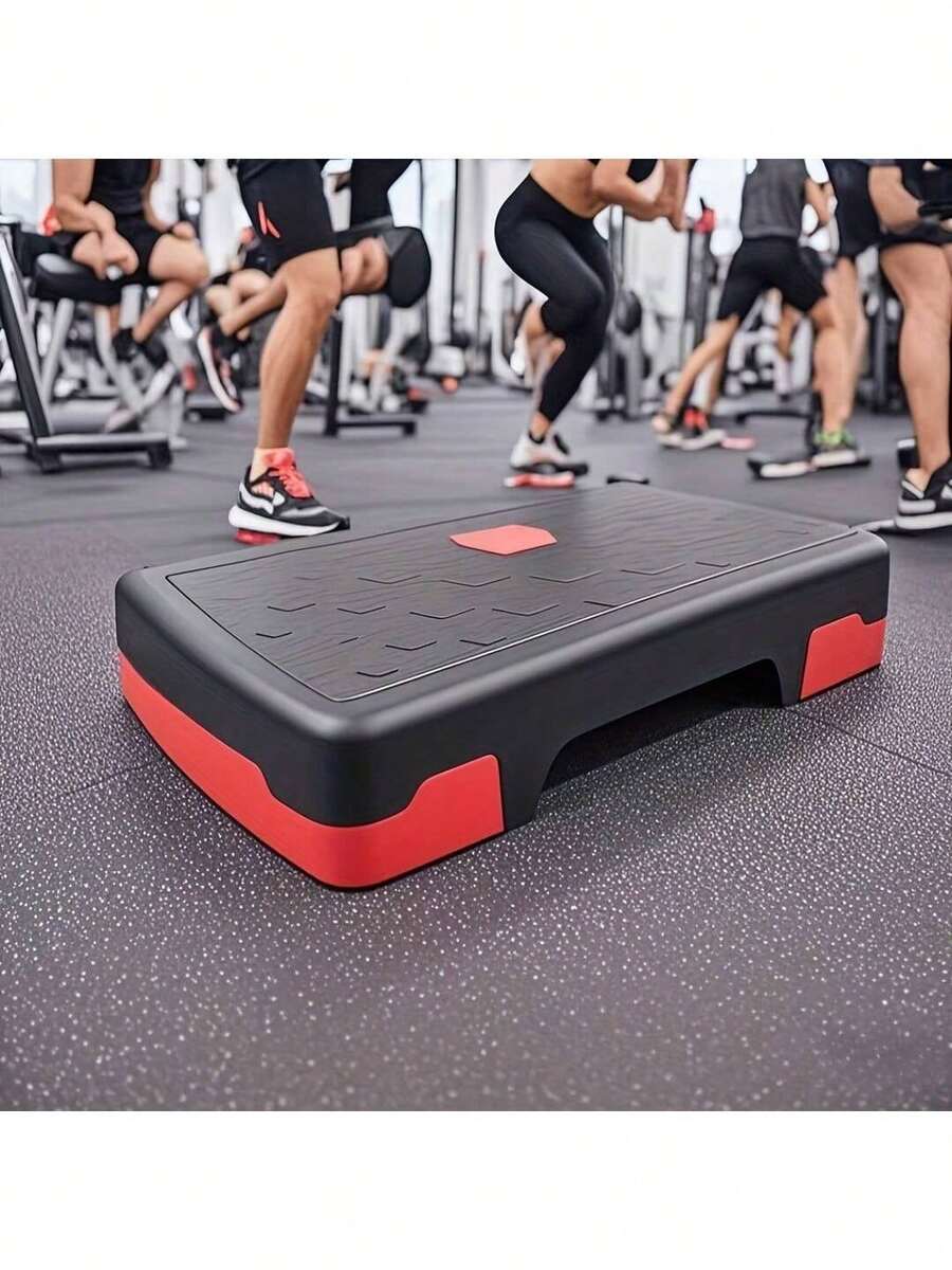 这款瑜伽踏步机采用流畅的双向踏步机制，模拟爬楼梯运动，有效锻炼核心肌群、腿部和臀部肌肉。低冲击设计可减轻关节压力，是进行有氧运动、耐力训练和主动恢复的理想之选，适合所有健身水平的人群。配备防滑纹理踏板和宽大的踏板。