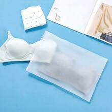 100个透明塑料服装包装袋，带哑光拉链，适用于清洁和运输T恤、衬衫、文件、毛巾、袜子、玩具、鞋子等物品，实用旅行袋，双层厚度0.069毫米（2.72密耳），50个/包，可重复密封和清洗的收纳袋 - 快速、轻便、多用途的衣物、T恤、裤子收纳袋，防水衣物整理袋，衣物收纳袋，衣物袋打包袋，旅行必备，旅行收纳袋 - 無色 - 查看 10