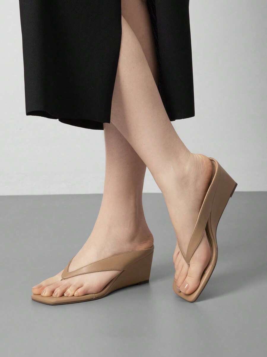 Athlefit Women's Low Wedge Sandals Square Toe Flip Flops Dressy Thong Heels Open Toe Summer Beach Sandals - 譚 - 查看 1