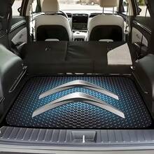 1 Tapete de Porta-Malas com Logotipo Citroën - Revestimento de Carga Resistente com Base de Borracha Antiderrapante, Durável, Resistente ao Desgaste, Fácil de Limpar, Tapete Automotivo Multiuso, Carpete de Carro. Apresenta Design Icônico da Marca de Automóveis, Adequado para SUVs, Sedãs, Caminhões - Superfície Resistente a Arranhões, Fácil de Limpar. Decoração de Banheiro - Multicolorido - Visão 3