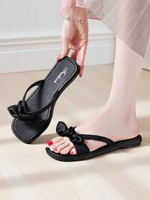 Sandalias planas para mujer, nuevas zapatos de moda para otoño, sandalias blancas con perlas, sandalias negras con lazo de tela, sandalias negras simples y versátiles de punta cuadrada, sandalias de mujer de suela blanda y punta abierta, chanclas casuales de verano para mujer, sandalias para uso en exteriores y playa con decoración de lazo de tela para mujer, zapatos elegantes de promoción de verano para mujer, sandalias de viaje y vacaciones para mujer, chanclas de mujer, sandalias de mujer, sandalias negras para mujer (los zapatos son 2 tallas talla grande pequeños) - Negro - Ver 11