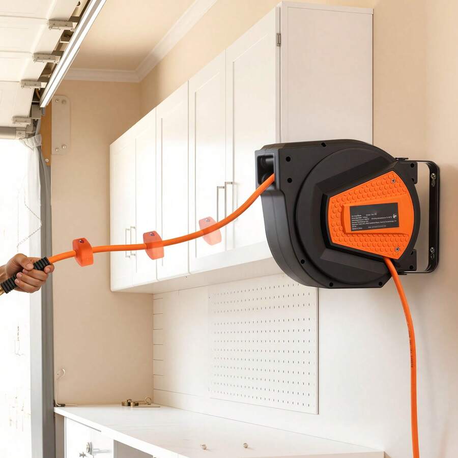 Bobina de manguera de aire retráctil, manguera de aire híbrida de 1/4 pulgadas x 50 pies Max 300PSI, bobina de mangueras de compresor de aire cerrada automática con pistola de plomo y soplado de 6,6 pies, montaje giratorio de 180 ° en el techo / pared - 1/4 pulgadas x 50 pies - Ver 1