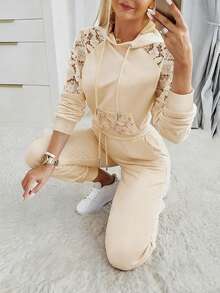 Bộ đồ 2 món dành cho nữ: Áo hoodie phối ren có túi kangaroo và dây rút cùng quần jogger cạp chun, trang phục thường ngày phong cách mùa xuân. - Màu be - Xem 4