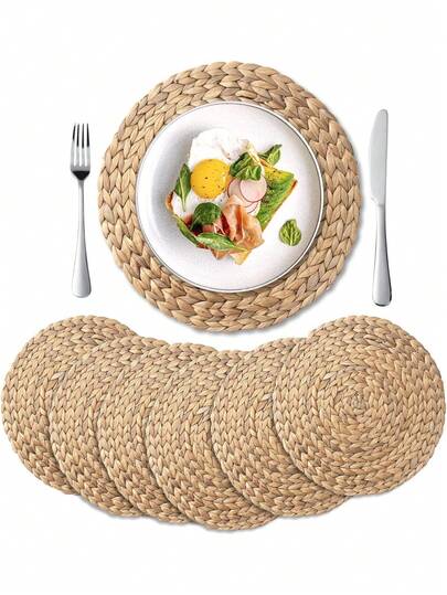 Manteles individuales tejidos redondos, hechos de tallos naturales de jacinto de agua. Estos manteles individuales y posavasos de estilo rústico tejidos son perfectos para mesas de cocina y comedor. Adecuados para todas las estaciones, son ideales para comidas cotidianas, cenas a la luz de las velas y ocasiones como Navidad. (Los materiales naturales pueden tener ligeras variaciones de color.)