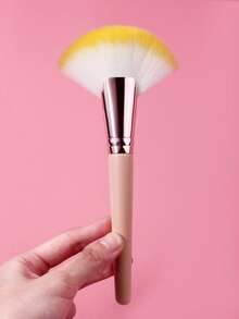1支高品质柔软不刺激的扇形化妆刷，用途广泛，可用于散粉、修容、高光，经久耐用的美妆工具 - 珊瑚粉 - 查看 5