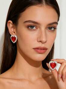 一对心形耳环，镶嵌红色水晶水钻，闪亮派对配饰，适合情人节庆祝活动和正式场合 - 彩色 - 查看 1