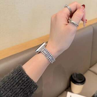 1条三排水钻金属表带，兼容 38/40/41/42/44/45/46/49毫米，可调节女士水钻金属表带，兼容 Series Ultra2 Ultra 11/10/9/8/7/6/5/4/3/2/1 SE2 SE，适合作为礼物