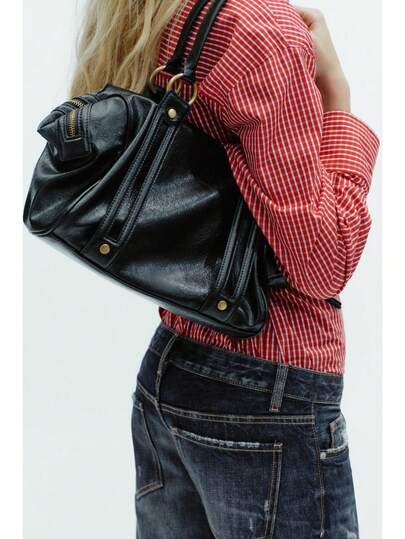 [Pleated Cylindrical + Rivet Decor] Distressed Black Handbag | 2026 New Boston Lady Bag | Dual Zipper Compartment Storage | 18.5cm Portable Capacity Shoulder Bag | Retro Cool Style Commuter Bag | Commuting, Shopping, Matching