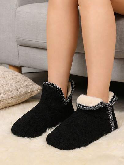 女士纯色中性复古基础款休闲短踝靴，舒适套穿式宽松鞋，低帮靴，适合居家、度假、秋冬季穿着。