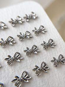 30 件银色蝴蝶结美甲装饰品，精致百搭，风格优雅，是 DIY 美甲的理想之选。美甲用品 - 彩色 - 查看 6