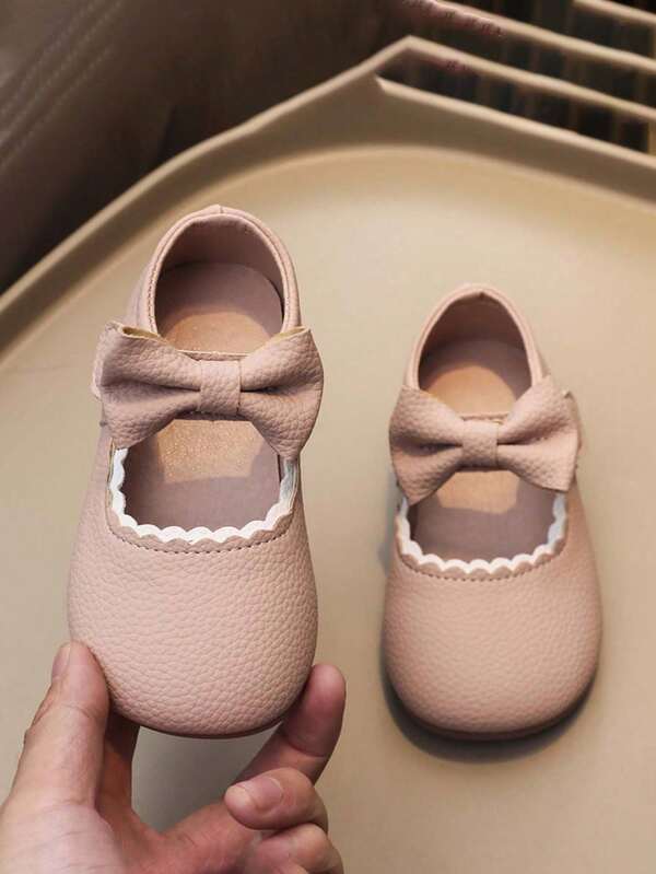 1双幼儿女童可爱公主乐福鞋，婴儿软底防滑学步鞋，多功能真皮鞋，蝴蝶结装饰，魔术贴方便穿脱，适合春夏秋季穿着