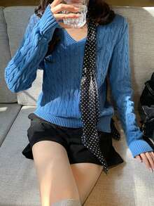 V领麻花针织长袖毛衣