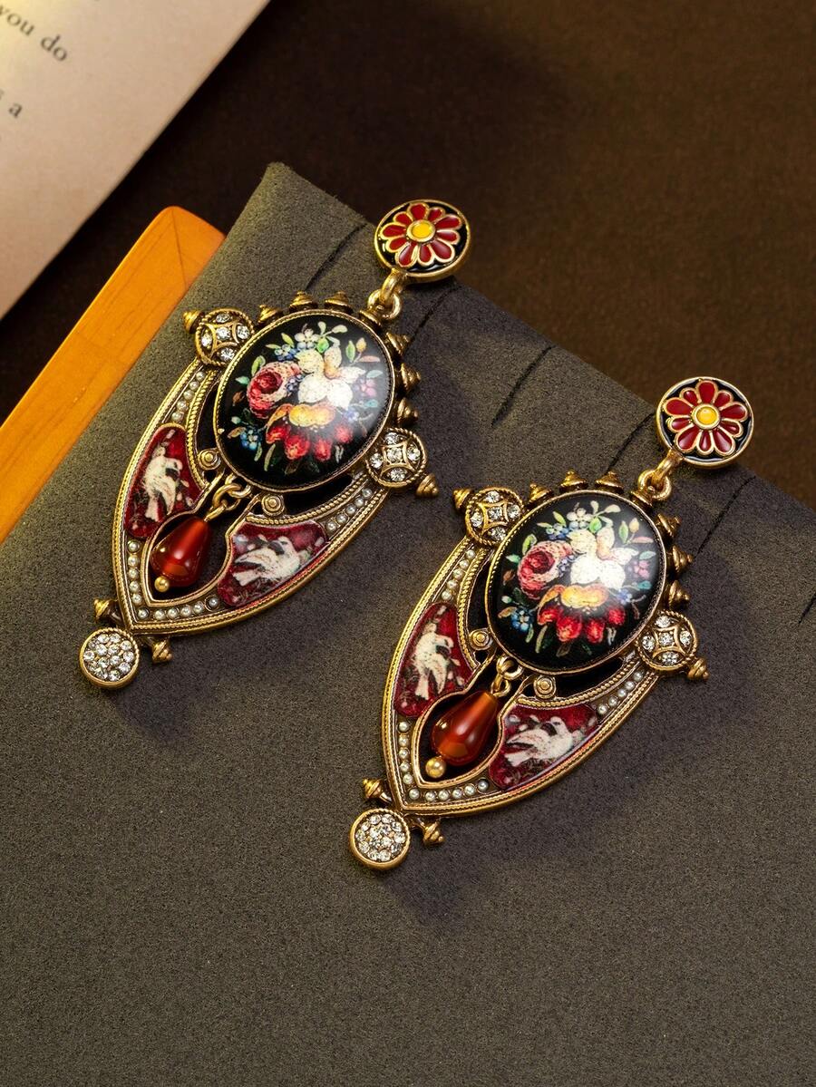 A Pair Of Vintage Pigeon And Flower Pattern Hollow Geometric Shape Earrings With A Retro Palace Style, Suitable For Women's Daily Banquets, Perfect Gifts For Girlfriends And Mothers - Red - View 1