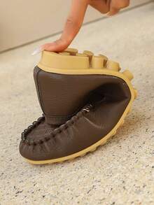 新款大码休闲乐福鞋，轻盈皮革鞋面软底平底鞋，舒适纯色套脚鞋，金属搭扣，时尚圆头莫卡辛鞋，适合户外、度假、日常通勤，褶皱荷叶边手工缝制，经典轻盈咖啡色星形烫印图案低帮简约女士休闲鞋 - 咖啡色壓花 - 查看 7