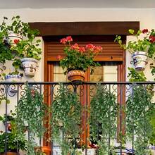 Maceta colgante artificial - Incluye maceta, apta para decoración de jardín primaveral al aire libre, también para el hogar, sala de estar, oficina, baño, decoración de estanterías, bodas y decoración de cumpleaños - Multicolor - Ver 10