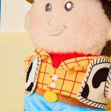 Miniso 1 Stück Disney Mini Plüschpuppe Woody, aus Kurzflor-Material, Cowboy-Outfit Details, Mini Größe, geeignet für Tischplatte/Tragen, Cartoon Plüschpuppe - Verschiedenfarbig - Übersicht 3