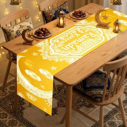 1 szt. bieżnik na stół ramadanowy – jasnożółty i biały, z nadrukiem "Ramadan Mubarak", białym półksiężycem, pentagramem, lampionem ramadanowym i ażurowym wzorem islamskim