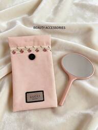 Gucci Espejo de maquillaje mini de color rosa pálido con bolsa de almacenamiento de algodón - Conveniente para llevar, se puede colocar en la billetera y el bolso de cosméticos, ideal para retoques diarios, viajes, traslados y citas, regalo de lujo de alta gama para damas, caja de almacenamiento de cosméticos multifuncional y accesorio de tocador