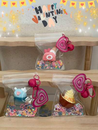 1件最新甜蜜系列，精致心形钥匙扣，配有透明保护袋和闪亮爱心设计，是情人节礼物、返校季和毕业礼物、新年限量版礼物、青少年书桌装饰、生日装饰的理想之选。