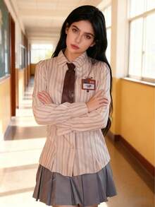 一套复古条纹印花女学生JK制服套装，卡其色长袖衬衫，灰色百褶裙（带系带），三件套，适合秋季毕业季、啦啦队、舞蹈表演、舞台服装。 - 彩色 - 查看 9